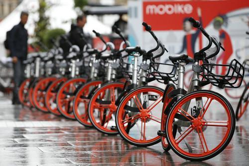 6月29日，來(lái)自中國(guó)的摩拜單車(chē)在英國(guó)第二大城市曼徹斯特亮相。新華社發(fā)