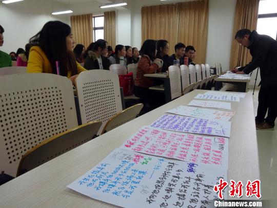 圖為鄭州師范學(xué)院“愛情心理學(xué)課”課堂。 周小云 攝
