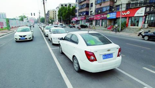 來看鄭州首創(chuàng)“內(nèi)嵌式”停車位長啥樣？