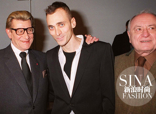 Yves-Saint-Laurent、Hedi-Slimane、Pierre-Bergé在Dior后臺(tái)的合影