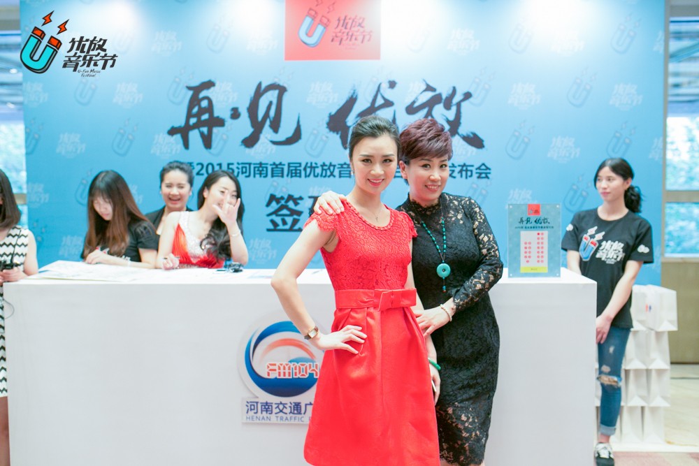 貼心的南方姐姐和美女主播小佩，海洋是不是每天都要流口水呀！