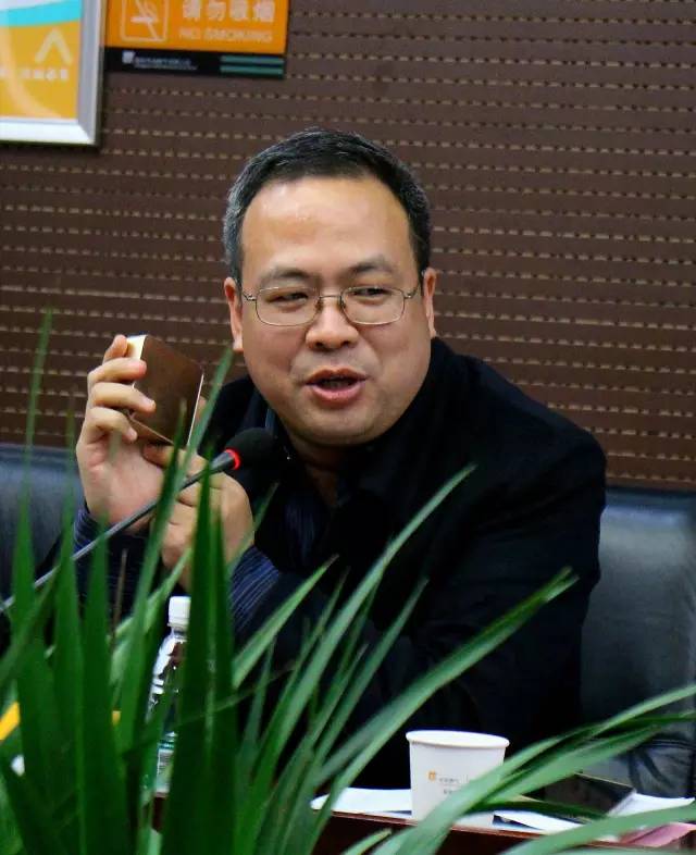 看看上面這位，就是我們1066最紅的男人——付總。