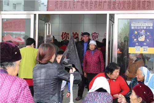 現(xiàn)場真是的人山人海，只能用太火爆三個字形容了！
