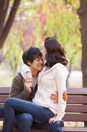 女人的崇拜或同情導(dǎo)致愛情(圖片來(lái)源：華蓋)