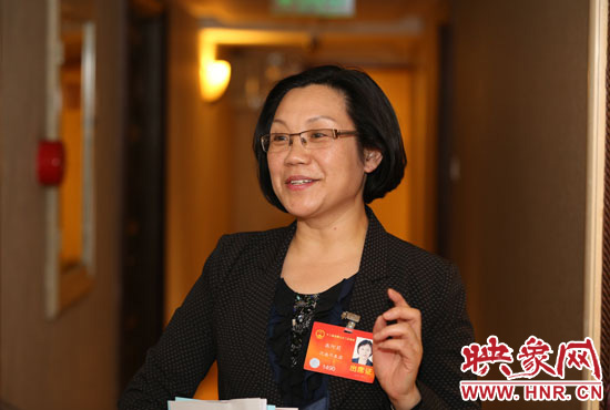 全國人大代表、商丘市實驗小學校長高阿莉做客映象網(wǎng)兩會微視。