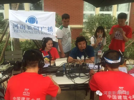 直播間被圍觀群眾包圍啦，是不是沒有看過我們的直播？
