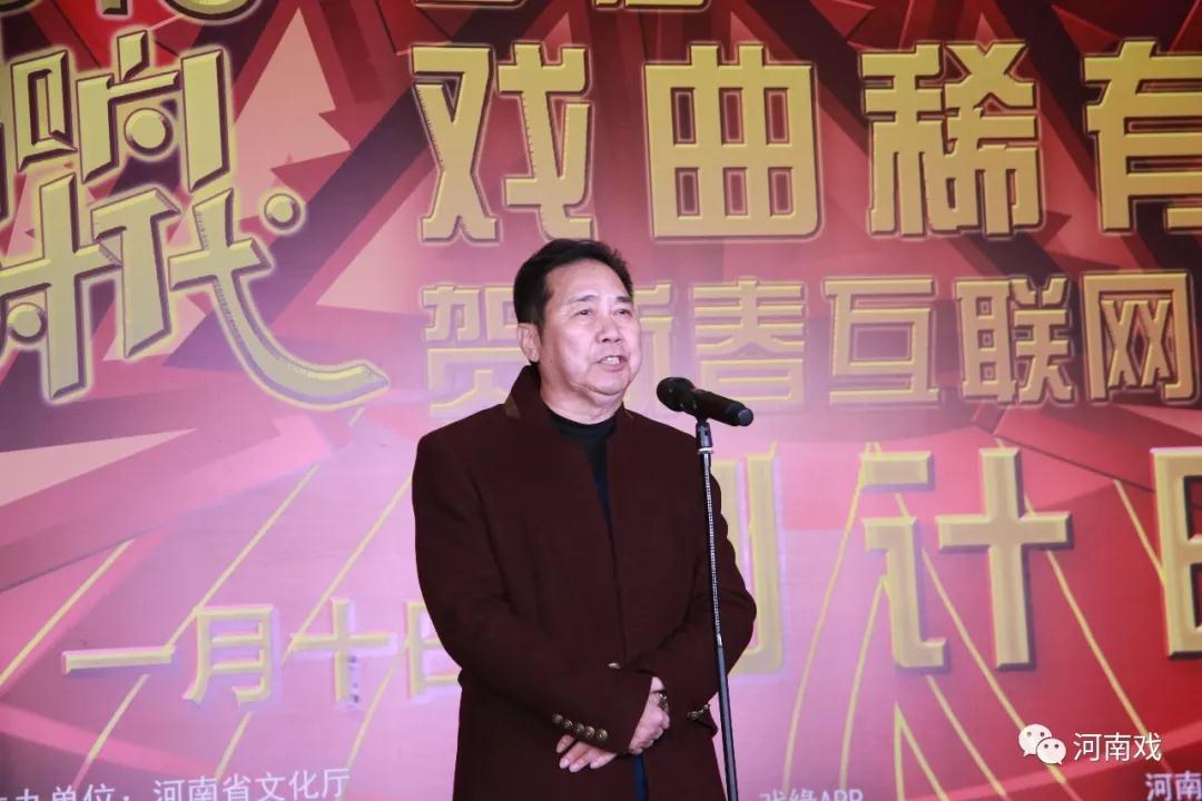中國戲劇家協(xié)會副主席、河南豫劇院院長李樹建介紹活動概況