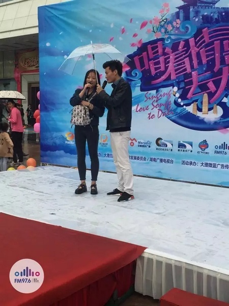 這是一位在校大學校，暗暗的喜歡純純的愛。