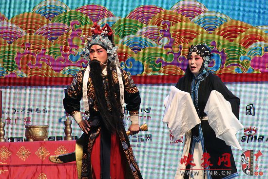 張派傳人方素珍（左）、馬瑞（右）演唱折子戲《韓琪殺廟》一折