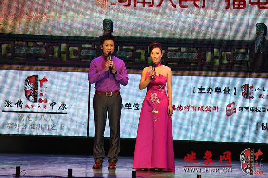 現(xiàn)場主持人池城、張彤