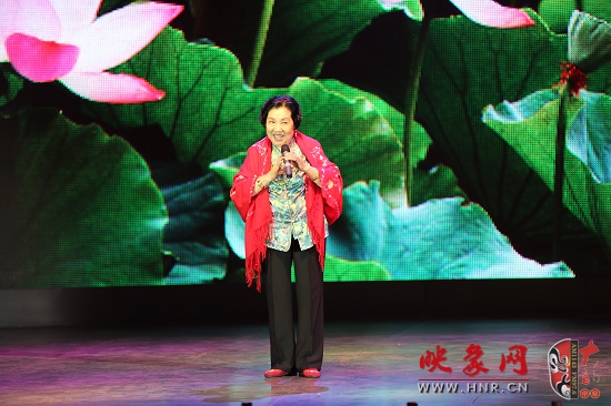 著名越調(diào)表演藝術(shù)家、越調(diào)皇后毛愛蓮演唱《白奶奶醉酒》選段“好一個俊俏的趙鳳英”