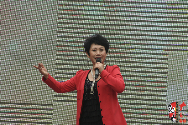 著名豫劇表演藝術(shù)家魏俊英現(xiàn)場演唱豫劇《紅菊》選段“十祝?！薄ⅰ段迨勒埨t》選段“先王爺封我是個長壽星”