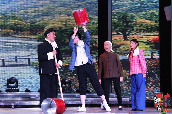 第五場，素雅青年豫劇團(tuán)徐國言飾老支書