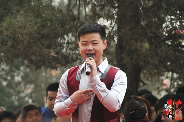 2012年度河南十大名票榜首、《梨園春》2007年度銀獎(jiǎng)擂主陳迎輝演唱豫劇《春秋配》選段“遇君子在荒