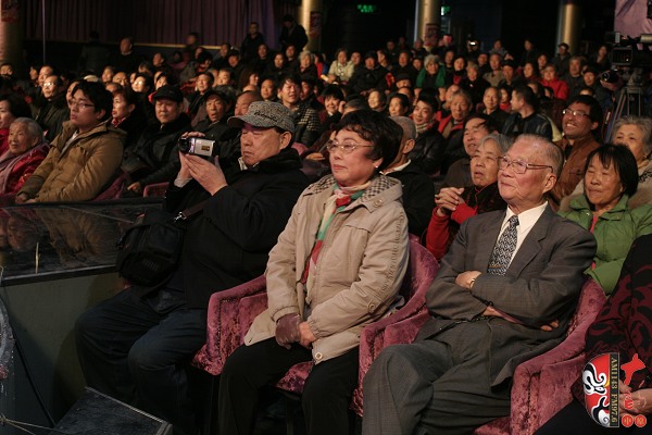 著名豫劇表演藝術家張月榮(中)、臺灣知名學者趙明普(右)