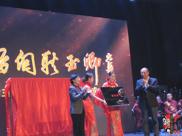 省委組織部副部長(zhǎng)、人力資源和社會(huì)保障廳廳長(zhǎng)楊盛道，省文化廳廳長(zhǎng)楊麗萍為玉卿戲曲音樂(lè)藝術(shù)研究院揭牌