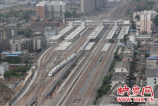 本次運(yùn)行試驗(yàn)由2列CRH2A型動(dòng)車組擔(dān)當(dāng)，計(jì)劃試驗(yàn)速度為每小時(shí)200公里。