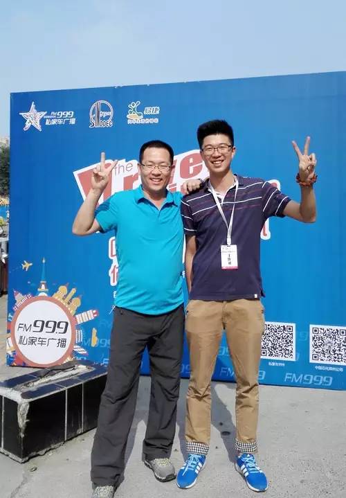 主播鄭強(qiáng)，這兩條大長腿，恩…適合去學(xué)游泳