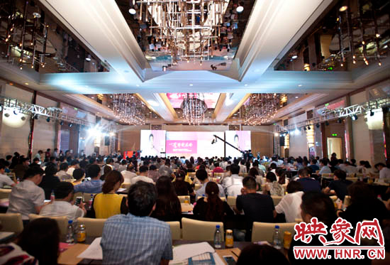 5月28日，一場河南企業(yè)家的盛會在鄭州舉辦，群象島2015夏季峰會以奮斗者為本致敬奮斗者。