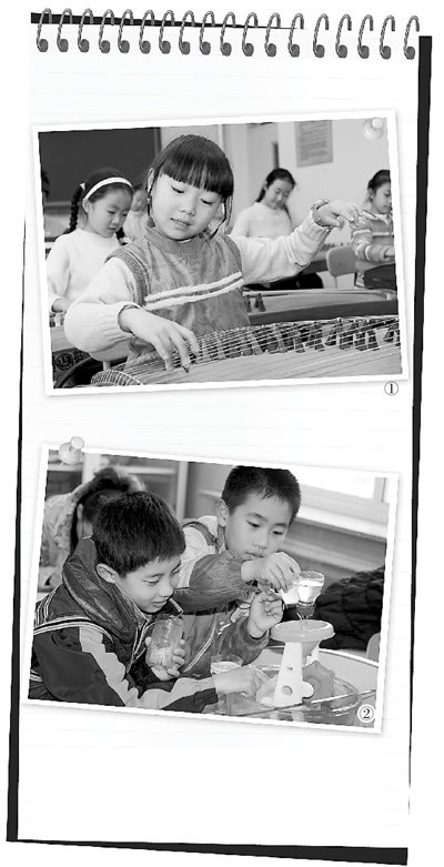 　圖1：鐵路五小古箏社團(tuán)的孩子們正在演奏《高山流水》，圖2：科學(xué)課上，孩子們正在探索水的秘密。