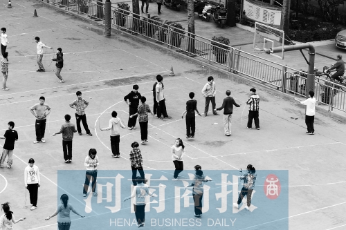 有學(xué)校擔(dān)心，個(gè)人進(jìn)校園鍛煉，安全隱患大