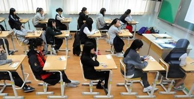 　藝術(shù)生不僅需要專業(yè)課優(yōu)秀，文化課成績(jī)也必須達(dá)標(biāo)