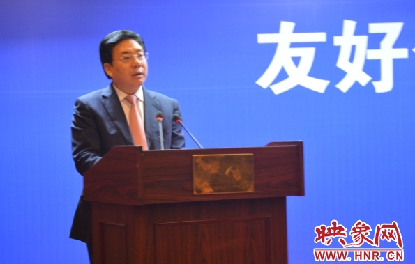 市委副書記、市長李柳身出席簽約儀式并講話