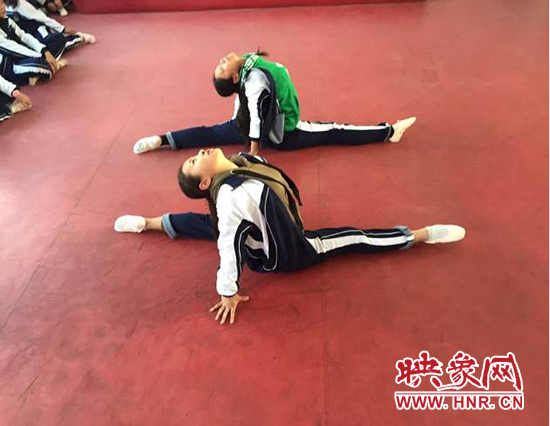 挺起我堅(jiān)實(shí)的胸膛 挺起我堅(jiān)實(shí)的胸膛