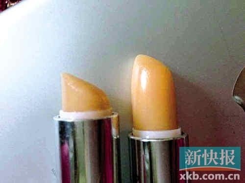 ■蘇小姐將其在專柜和聚美優(yōu)品購買的伊麗莎白雅頓唇膏對比，產(chǎn)品包裝和唇膏顏色明顯不同。