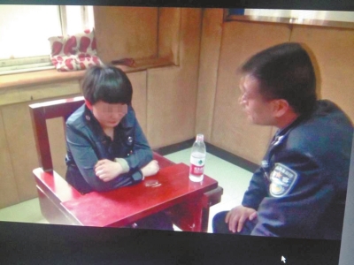 肇事司機李某歸案后，接受警方的訊問。