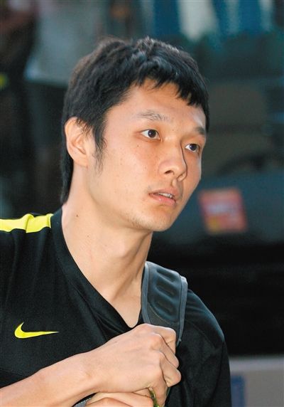 楊智 足球守門員,現(xiàn)效力于北京國安隊(duì),為國家隊(duì)守門員。