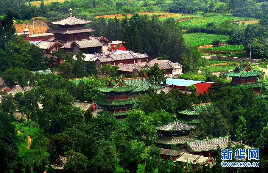 　從少林寺對(duì)面的山峰上俯瞰少林寺常住院的全貌(2012年8月4日攝)。