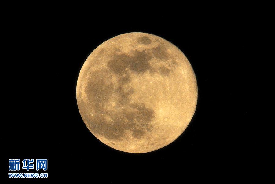 6月23日晚，云南省昆明市上空的圓月。