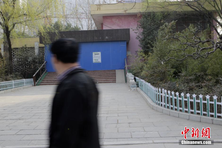 3月17日，河南鄭州動物園，原經(jīng)批準(zhǔn)用于大熊貓飼養(yǎng)的場館已經(jīng)關(guān)門。