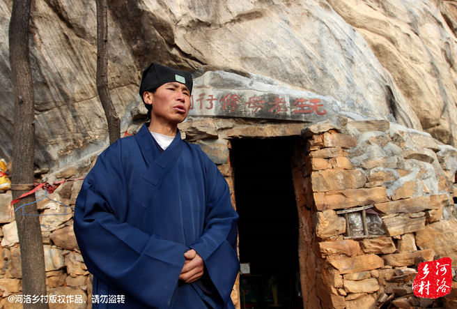 在這個山洞住多久，他沒有時間表，他說要看自己的內心，修行夠了就離開，如果需要繼續(xù)修行，就從這里“安老病死