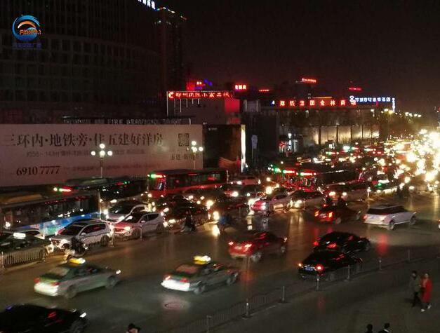 二七廣場嚴(yán)重?fù)矶?車友吐槽一個小時(shí)走了5米