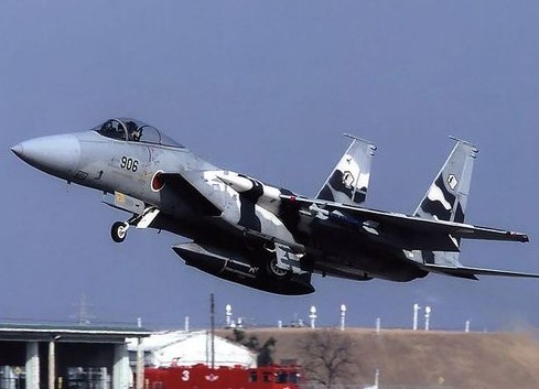 資料圖：日本空軍自衛(wèi)隊F15戰(zhàn)機。