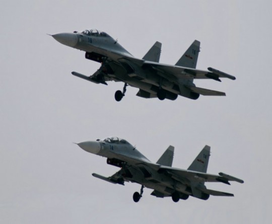 資料圖：解放軍蘇-30戰(zhàn)機編隊飛行。