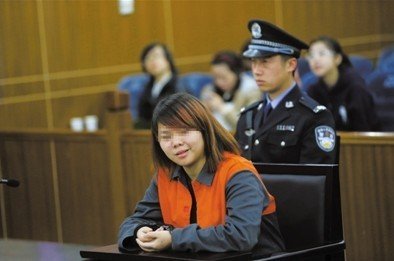 2013年4月3日，被告人小萍在法庭上受審。新京報記者 王貴彬 攝