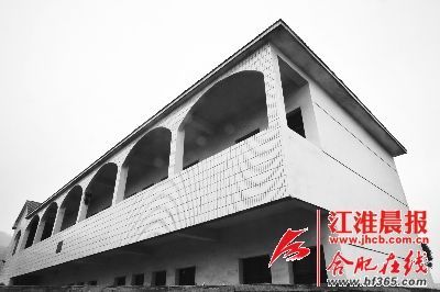 事發(fā)小學(xué)。晨報(bào)記者 高博 攝