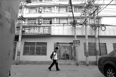北京工商學(xué)院注冊(cè)地址西城區(qū)大醬坊胡同3號(hào)院，已經(jīng)是其他單位的辦公地點(diǎn)?！　【┤A時(shí)報(bào)記者潘之望攝