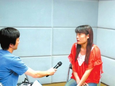 醫(yī)藥代表王慧在接受媒體采訪。記者 袁國禮/攝