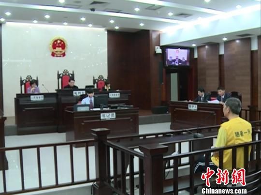庭審中。 陳啟任 攝