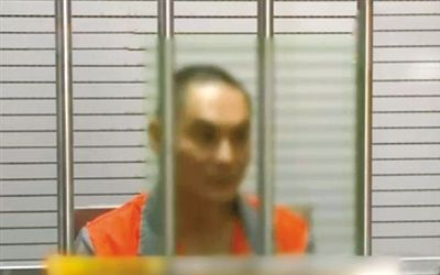 涉嫌窩藏罪的李明在接受訊問(wèn)。