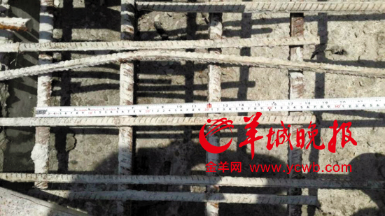 黃建清提供的E出入口鋼筋間距，顯示為15厘米