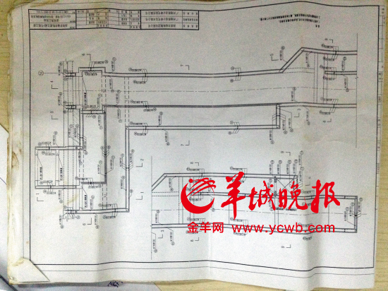 舉報人洪先生稱，里面標(biāo)注“100”（圖紙默認(rèn)單位為毫米）的地方，均按照13厘米的鋼筋間距施工