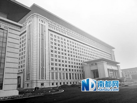 圖片顯示，湖南攸縣新建的發(fā)展中心樓群氣派，廣場龐大。 圖片來源：天涯論壇