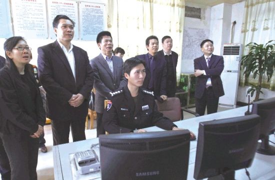 國家民政部農(nóng)村社區(qū)驗(yàn)收評(píng)估組對(duì)南海區(qū)農(nóng)村社區(qū)建設(shè)進(jìn)行檢查驗(yàn)收。