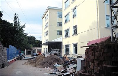 　該山莊目前正在建四星級賓館。新京報記者 吳江 攝