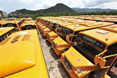 8月28日，浙江溫嶺，擱置農(nóng)村近1年的校車。